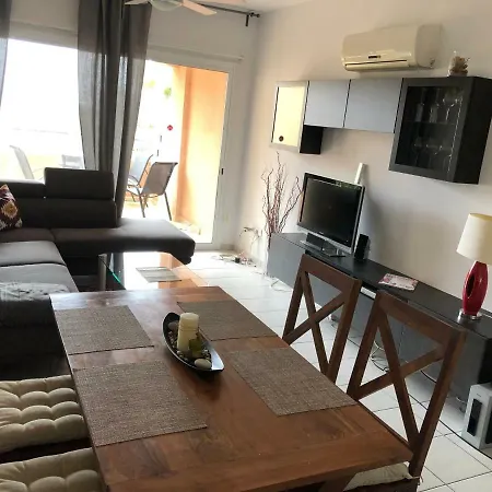 Schoenes 3 Apartment, Meerblick, Pool, Freies Wlan Apartment Peyia