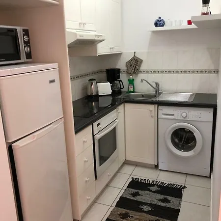 Schoenes 3 Apartment, Meerblick, Pool, Freies Wlan Πέγεια