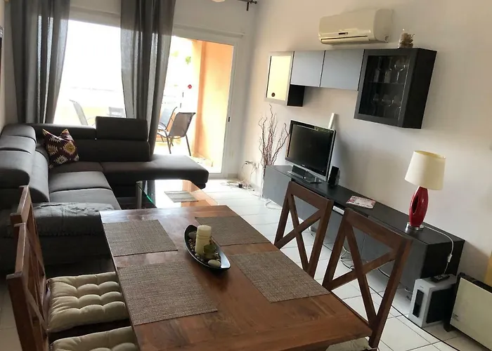 Schoenes 3 Apartment, Meerblick, Pool, Freies Wlan Διαμέρισμα Πέγεια